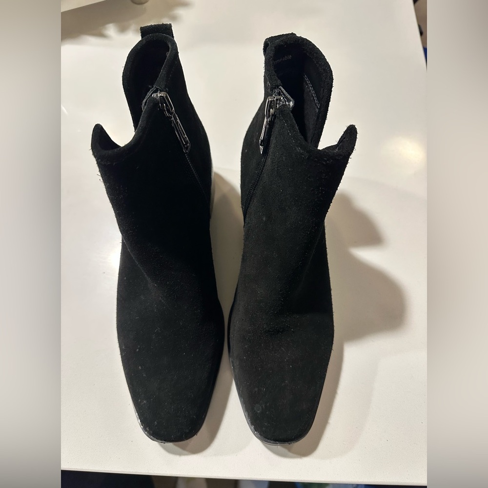 Blondo bootie size 7. Waterproof